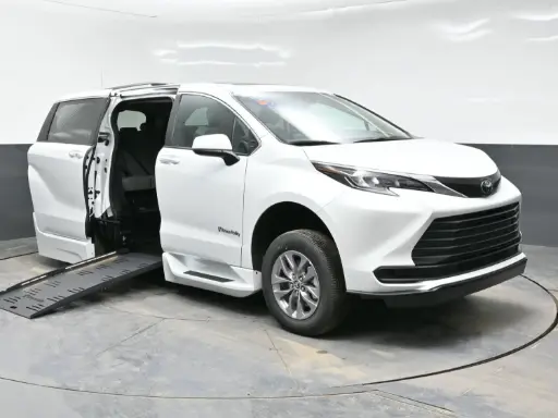 [6196] [W6196] 2026 Toyota Sienna XLE FWD