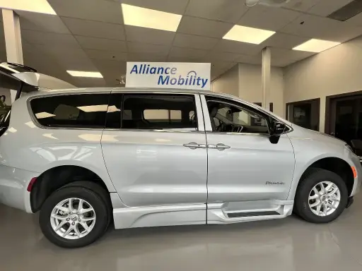 [6080] [W6080] 2024 Chrysler Pacifica Touring L