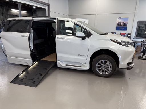 [6109] [W6109] 2025 Toyota Sienna XLE FWD