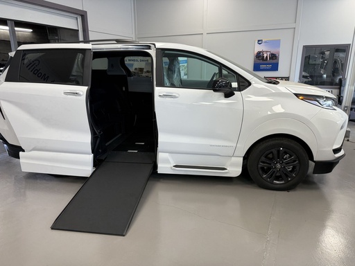 [6084] [W6084] 2025 Toyota Sienna XSE AWD