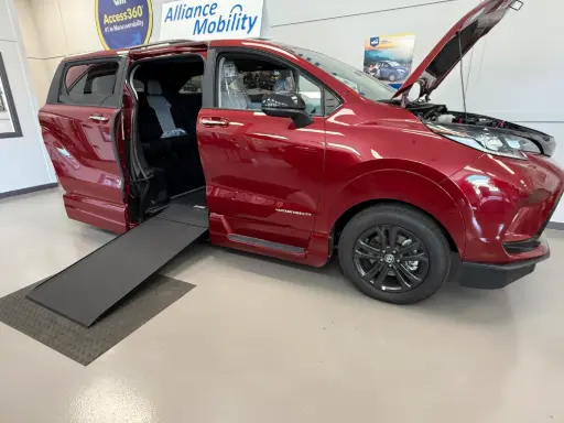 [6079] [W6079] 2025 Toyota Sienna XSE AWD