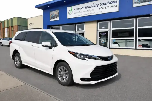 [6244] [W6244] 2026 Toyota Sienna LE FWD