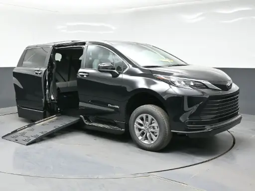 [6226] [W6226] 2026 Toyota Sienna XLE FWD